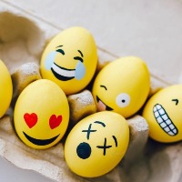 WhatsApp to let you react with more emojis