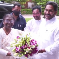 CM Jagan felicitates NDA prez candidate, introduces Murmu to MPs, MLAs