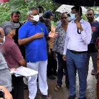 సెంట్రల్ నియోజకవర్గ పరిధిలోని పలు డివిజన్లలో అభివృద్ధి పనులను పరిశీలించిన మల్లాది విష్ణు