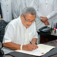 Sri Lanka immigration staff denied to to go VIP Suite and stamp on President Gotabaya passport