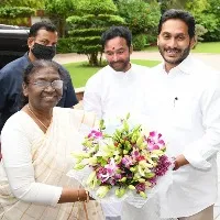 Draupadi Murmu tributes to tdp founder ntr in the ysrcp meeting