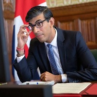 Rishi Sunak gains early edge in race for UK PM