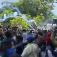 protesters enters Sri Lanka prime ministers residence