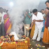 Mantri Talasani worships in Mahankali temple to reduce rains