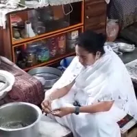 West Bengal CM Mamata Banerjee prepared momos at a local stall in Darjeeling