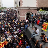 Central banker warns Sri Lanka faces shutdown without stable government