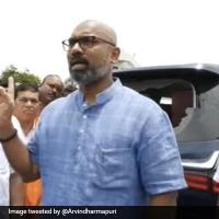 Stones hurled at MP Arvind’s convoy