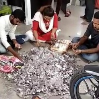 Man buys bike with Rs 1.5 lakh in coins