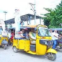 srikalahasti mla biyyapu madhusudhan reddy drives auto