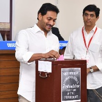 CM Jagan exercises his franchise in presidential election 2022