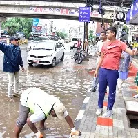 డ్రెయిన్ లలో మురుగునీటి పారుదల సక్రమంగా జరిగేలా చర్యలు చేపట్టాలి: వీఎంసీ కమిషనర్  