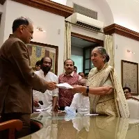 Alva files nomination for V-P, says winning and losing part of life