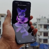 World saw 10 mn foldable smartphone shipments in 2021: Samsung