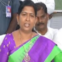 TDP politicising boat overturn incident: Taneti Vanitha