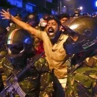 Sri Lankan forces raid anti govt protest camp 50 hurt