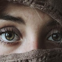 5 ways to care for the skin around your eyes in the monsoon