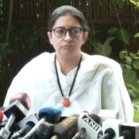 union minister smriti irani fire over congress on allegations on her daughter