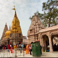 Scuffle breaks out in Kashi Vishwanath temple over darshan