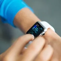 Center warns Apple Watch users about vulnerabilities