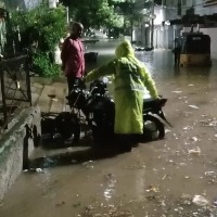 Heavy downpour in Hyderabad inundate low-lying areas