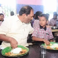 విద్యార్థులకు సీజనల్ వ్యాధులు రాకుండా అవసరమైన అన్ని జాగ్రత్తలు తీసుకోవాలి: మంత్రి కొప్పుల ఈశ్వర్