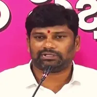 Balka Suman fires on Etela Rajender