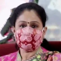 Vijayashanti fire on CM KCR