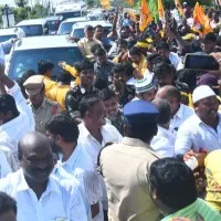 Chandrababu receives grand welcome in Khammam district
