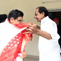 KCR, Akhilesh deliberate on 'national politics', other issues