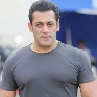 After death threats, Salman, Salim Khan gets gun licence from Mumbai Police
