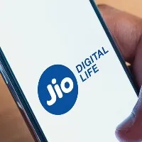 Reliance Jio postpaid plans offering free subscription to Netflix Amazon Prime and others