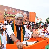 union minister gajendra singh shekhawat fires on kcr government