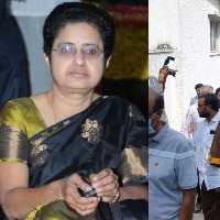 NTR's daughter Uma Maheswari cremated in Hyderabad