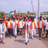 Komatireddy Venkat Reddy is in touch with BJP, claims Bandi Sanjay