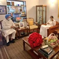 venkaiah naidu visits former Prime Minister Manmohan Singh