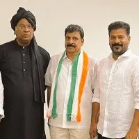 Cheruku sudhakar Joins Congress Mp komatireddy venkatreddy fires on Revanth