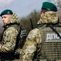 Ukrainian troops fighting off Russian attacks on Bakhmut