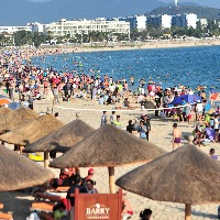 Thousands stranded after Covid outbreak on Chinese holiday island