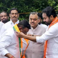 Congress leader Dasoju Sravan joins BJP
