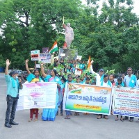 Free screening of 'Gandhi' begins in theatres across Telangana