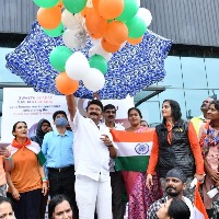 T'gana launches distribution of 1.20 cr national flags