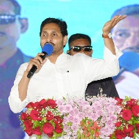 Andhra CM moots revamp of welfare hostels in state