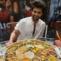 a photo of vijay devarakonda sits be3fore gujarati taali plate goes viral on social media