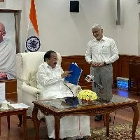 ysrcpp leader vijay sai reddy lauded venkaiah naidu as vice president of inida