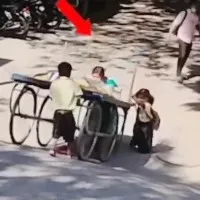 Two children who pushed the cart of fruits to help the woman Here is the video
