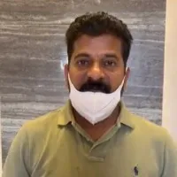 TPCC chief Revanth apologises to Komatireddy Venkat Reddy