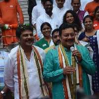 సుచిర్ కార్యాల‌యంలో వైభ‌వంగా జెండాపండుగ;  ముఖ్య అతిథిగా పాల్గొన్న సినీన‌టుడు సాయికుమార్