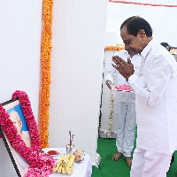 ఫొటోలు: ముఖ్యమంత్రి  కె. చంద్రశేఖర్ రావు ప్రగతి భవన్ లో జాతీయ జెండా ఆవిష్కరించారు