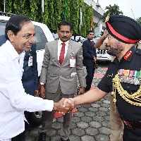 ఫొటోలు:- సికింద్రాబాద్ పరేడ్ గ్రౌండ్ లో అమర జవాన్ల స్మృతి చిహ్నం వద్ద నివాళులు అర్పించిన ముఖ్యమంత్రి కె చంద్రశేఖర్ రావు గారు. తేది : 15-08-2022