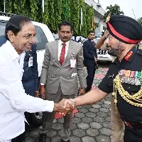 ఫొటోలు:- సికింద్రాబాద్ పరేడ్ గ్రౌండ్ లో అమర జవాన్ల స్మృతి చిహ్నం వద్ద నివాళులు అర్పించిన ముఖ్యమంత్రి కె చంద్రశేఖర్ రావు గారు. తేది : 15-08-2022